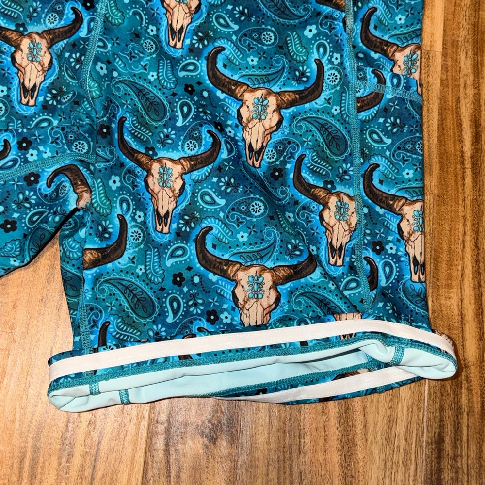 Constantly Varied Gear women shorts elevation 7” pockets lifting blue cow skull - Picture 3 of 7